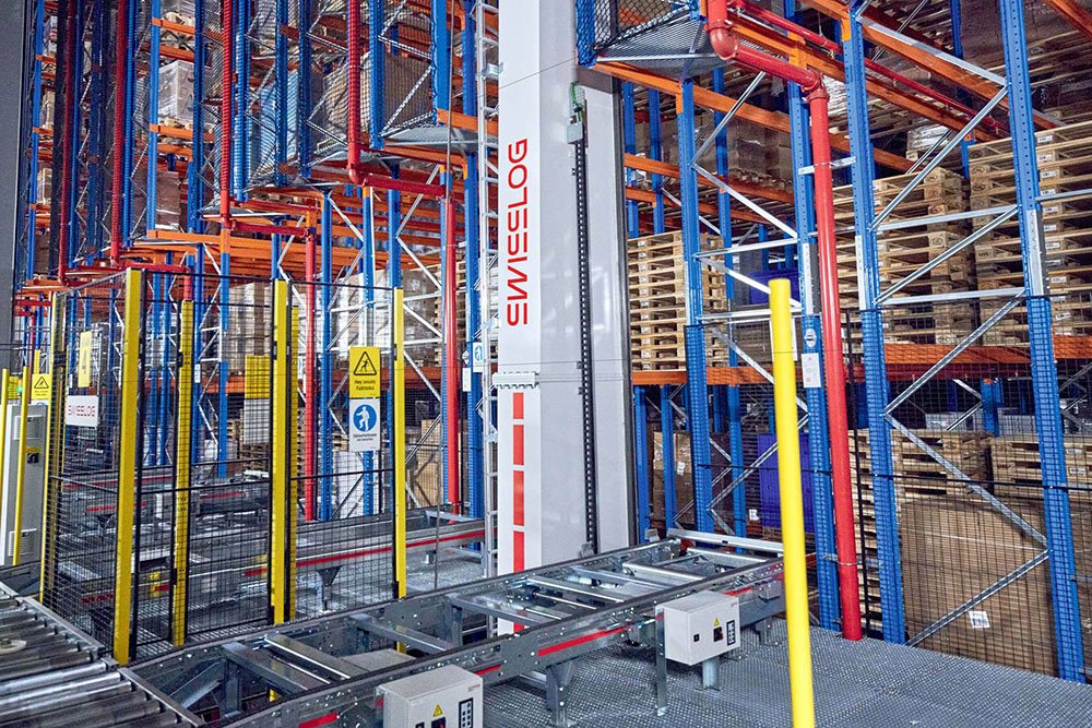 Unit-load ASRS stacker crane operating in 22m high-bay aisle