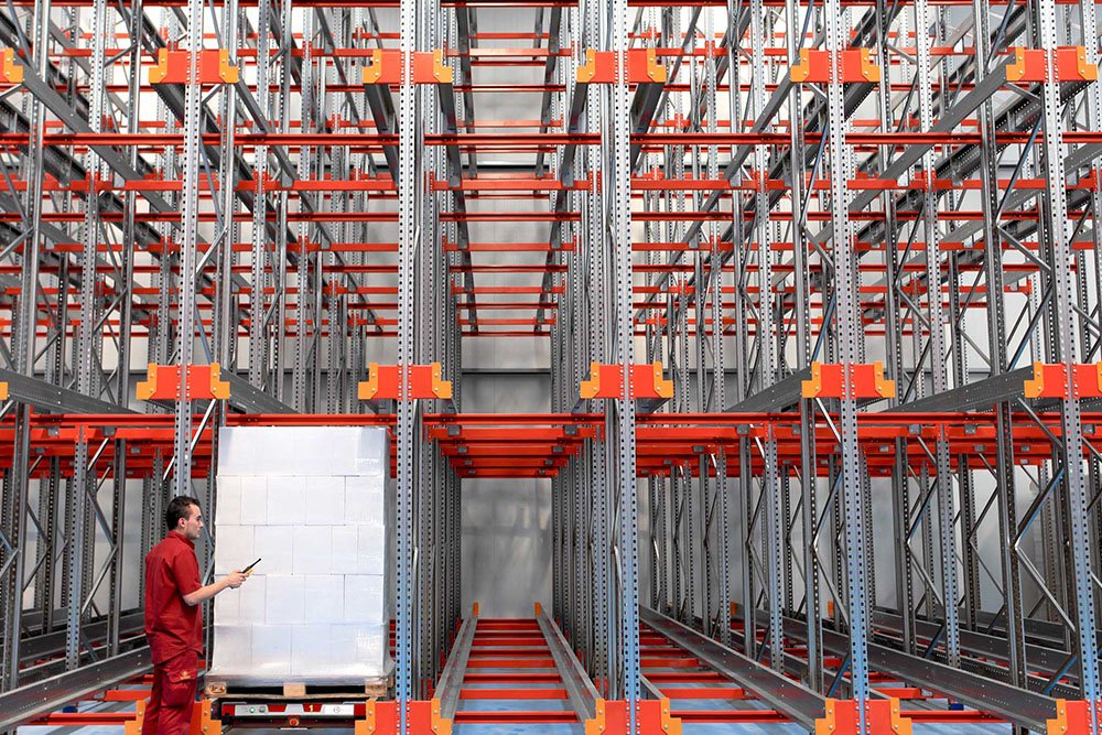 Standard two-way radio shuttle racking for FMCG and beverage warehouses
