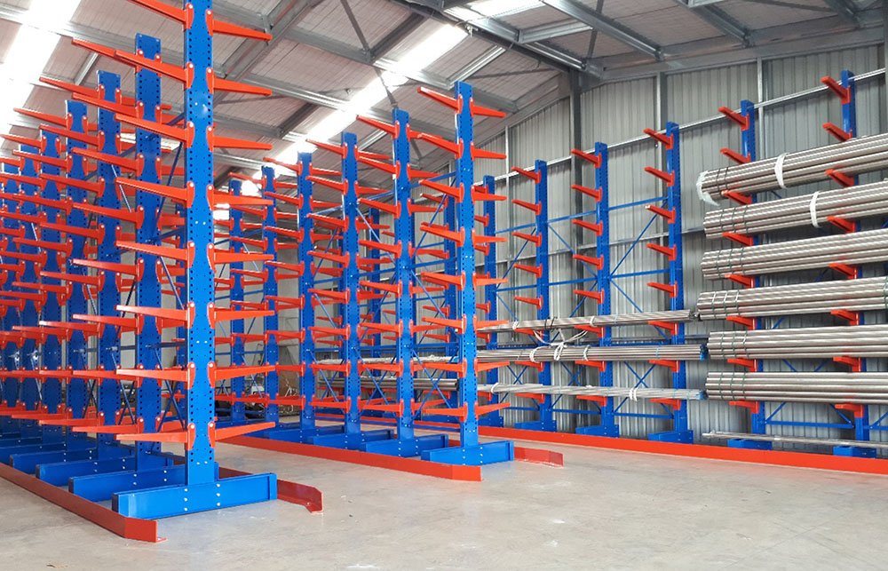Multi-tier cantilever pipe storage rack with 4 levels of bundled steel and aluminum pipes