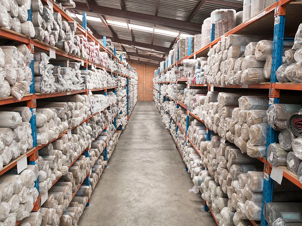 Medium-duty longspan shelving with 500-800 kg per shelf capacity by AME Rack