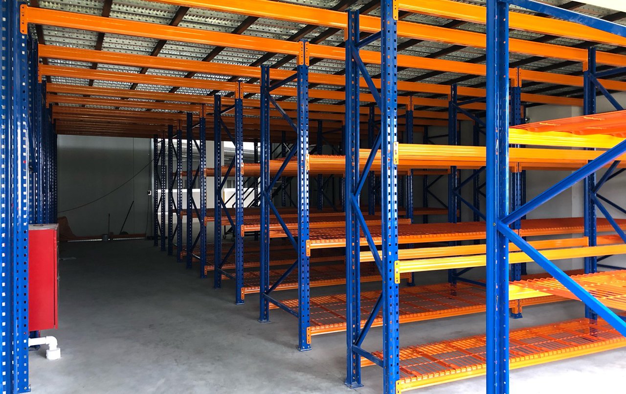 Mumbai e-commerce 3-tier mezzanine racking with chutes